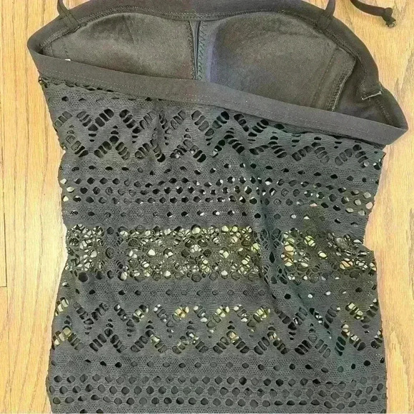 Robin Piccone Black Crochet Overlay One Piece with Button Detail Size 6 - Picture 6 of 13